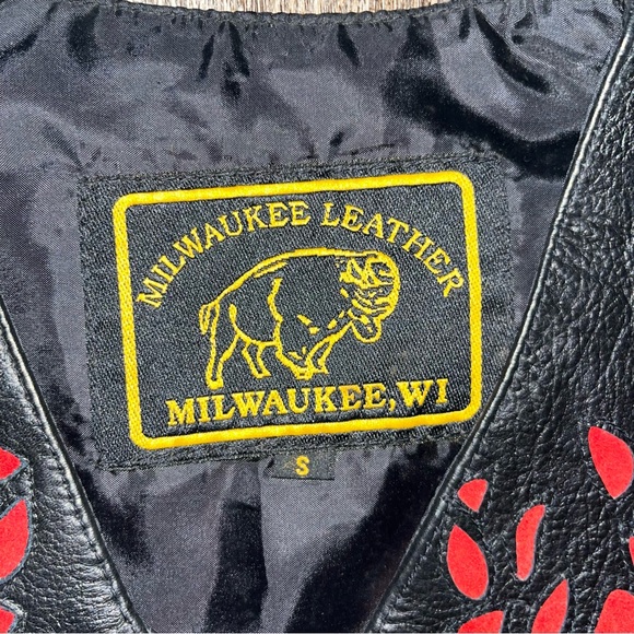 Vintage Milwaukee Leather Size Small Black Leather Fringe Red Rose Vest - Picture 4 of 7